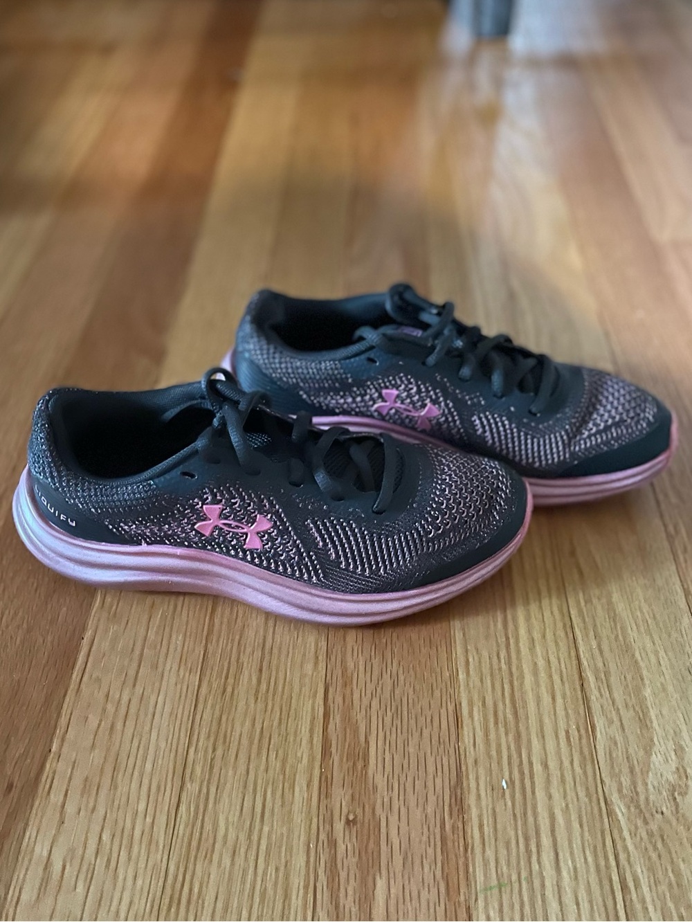 Under Armour Charged Running Shoes Girls Size 4Y